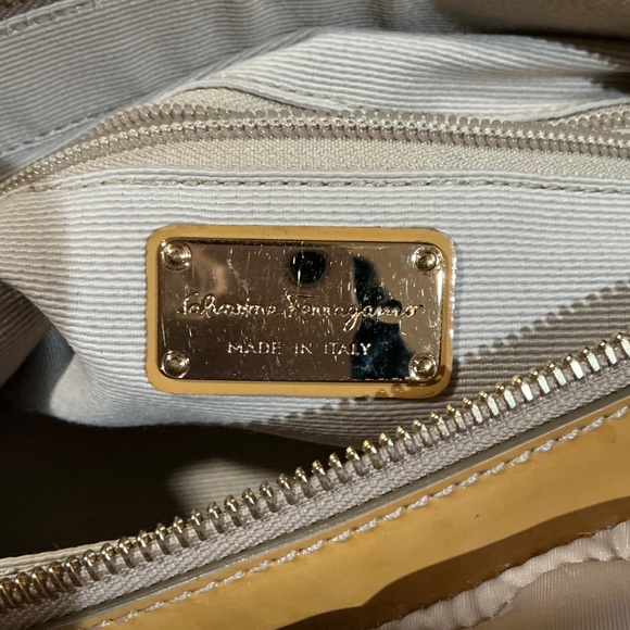 Salvatore Ferragamo handbag - Picture 3 of 4